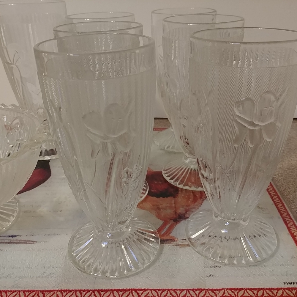 Iris herringbone depression glasses - Picture 2 of 5